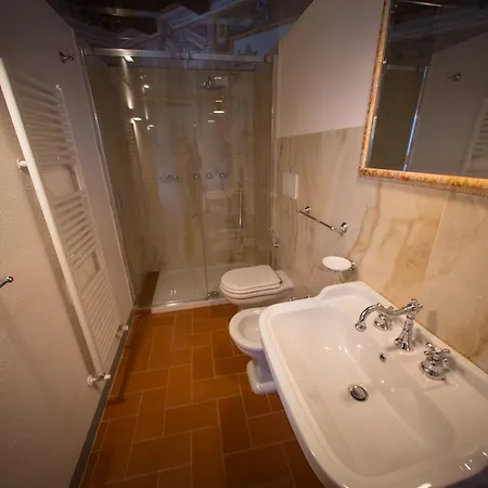 Relais Poschi Bed & Breakfast 3*